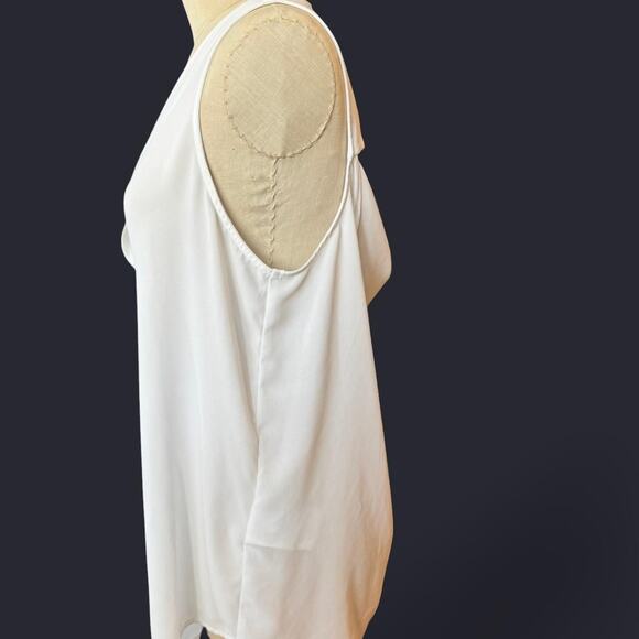 White banana republic v neck open back blouse - Picture 2 of 4